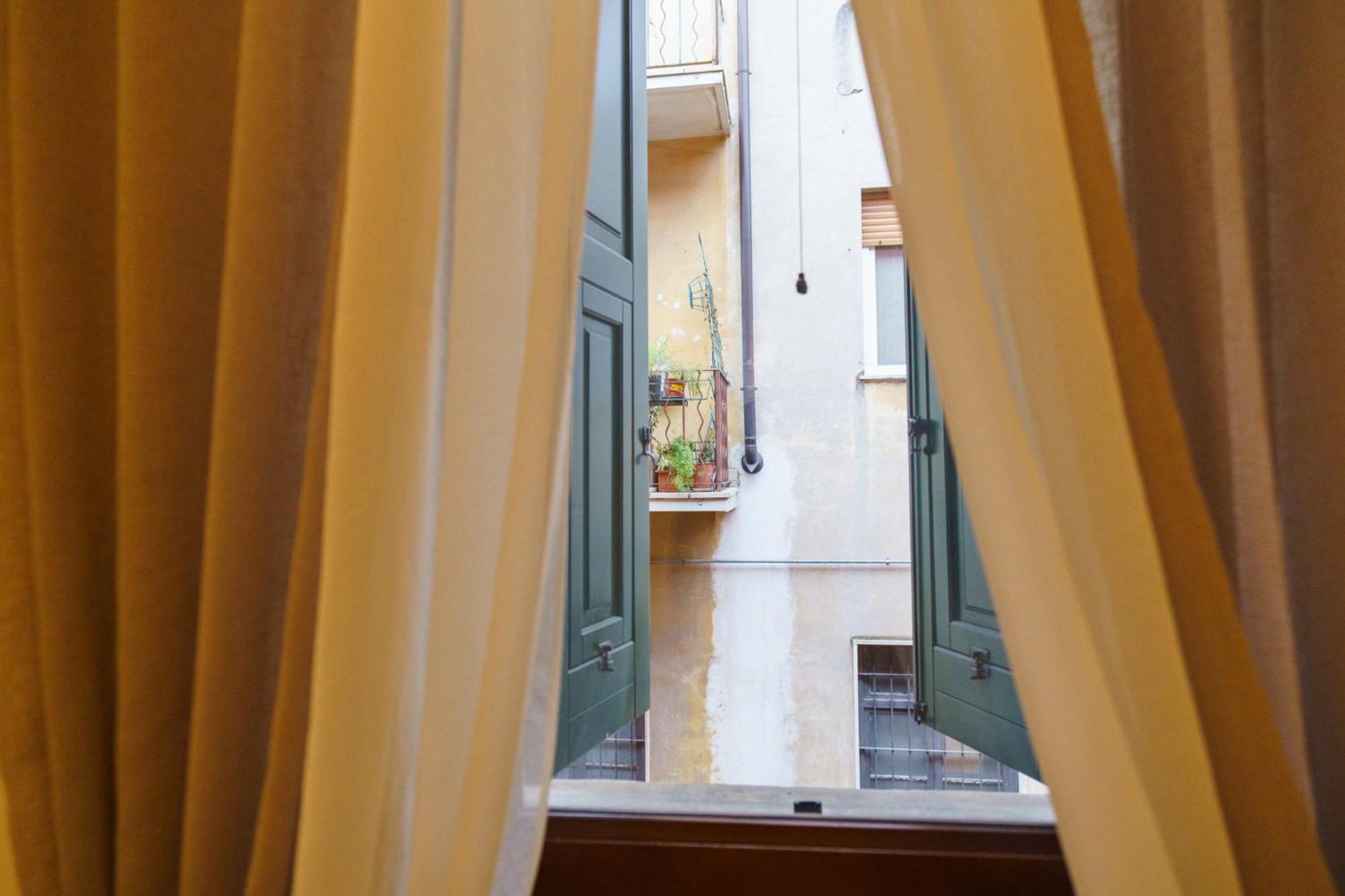 Domus Verona - Elegante Residenza Satiro Экстерьер фото